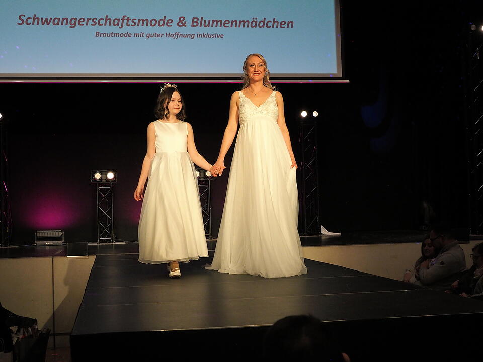 Inkl. Braut- und Festmodenschauen.