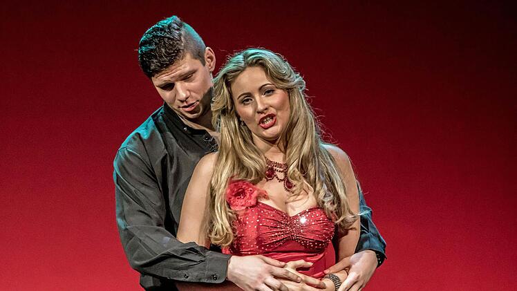 "Tränen der Bühne": Michaela Katráková und Jiri Rajnis gestalteten einen Opernabend in der Coburger Reithalle. Foto: Jochen Berger