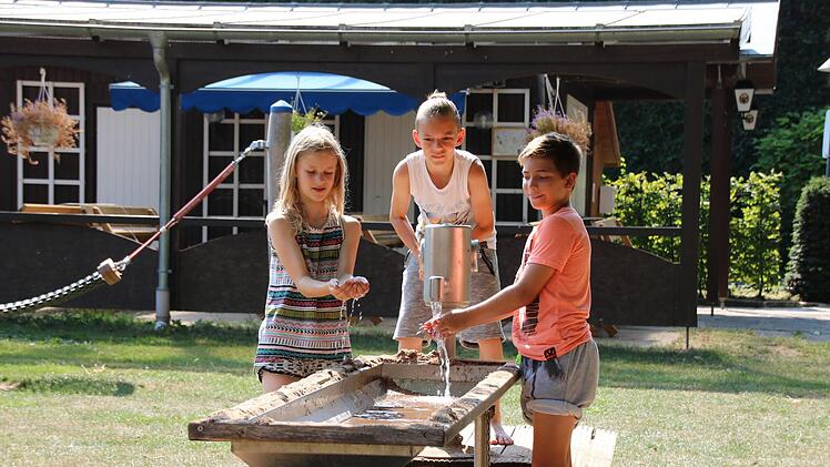 Eindrücke vom Spielplatz im Bad Brückenauer Schlosspark. Foto: Ralf Ruppert
