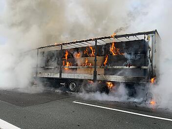 Brennender Lkw für Sperrung von A9 im Kreis Kulmbach