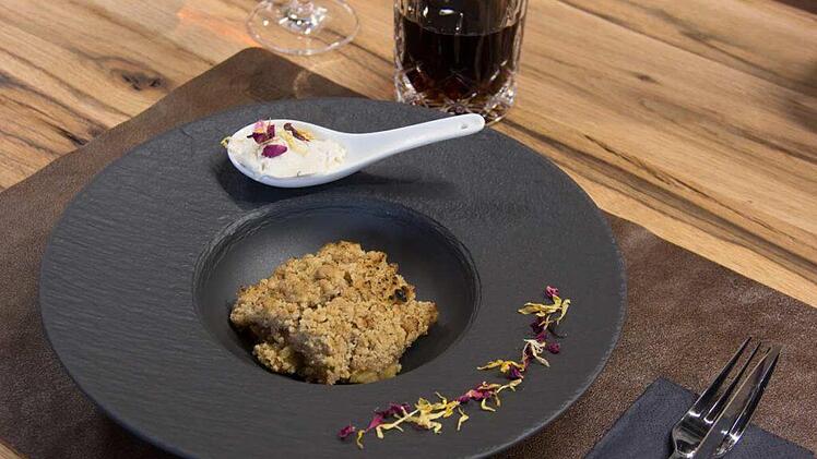 grilldorado-applecrumble-serviert