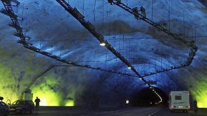 Wie aus einer anderen Welt: Diese Impression gelang Klaus Hümmer an einer Haltebucht in einem 24 Kilometer langen Straßentunnel.
