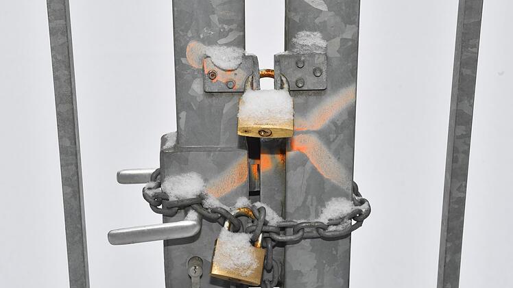 Schlösser am Rande der Natosiedlung.  (Foto: Ronald Rinklef)