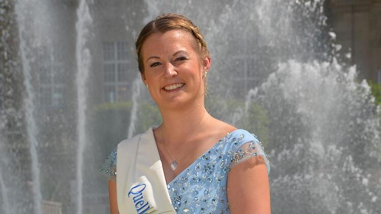 Quellenkönigin 2019 ist die aus Aura stammende, 28-jährige Alexandra Kaiser.  Foto: Peter Rauch