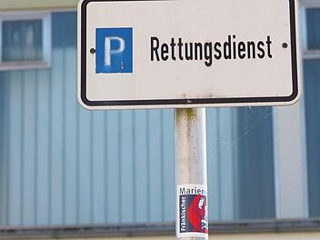 Das Schild vor der Bad Kissinger Eishalle passt im übertragenen Sinn perfekt zur aktuellen Situation. Foto: Jürgen Schmitt