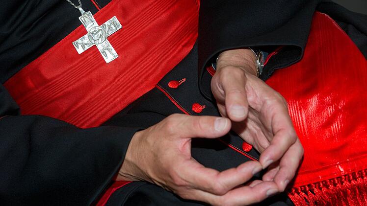 Ein falscher Kardinal sorgt in Süddeutschland für Aufsehen. Symbolfoto: Christoph Schmidt/dpa