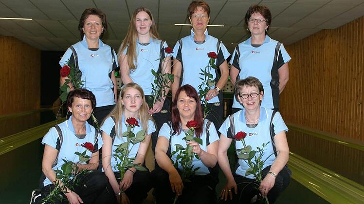 Zu den Höhepunkten in in der Geschichte der Abteilung zählte im Jahr 2005 der Gewinn der Bezirksliga Meisterschaft der Eberner Damen. Unser Bild zeigt das erfolgreiche Team (hinten von links) : Elisabeth Garreis, Ina Lauerbach, Ute Göttlicher, Ulrike Stöhr und (vorne von links) Maria Bondarenko, Mona Lauerbach, Sabine Bondarenko und Monika Drummer. Foto: Wolfgang Dietz