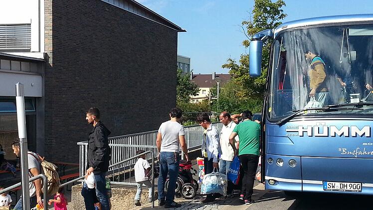 Vor drei Jahren kamen in Haßfurt regelmäßig Busse mit jeweils  50 Hilfesuchenden an. Rotes Kreuz Haßberge / Archiv