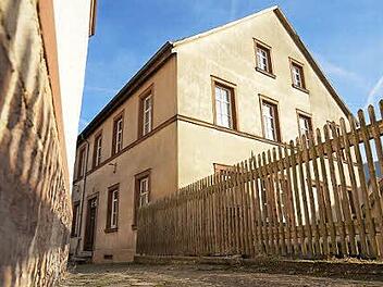 Haus für Vereine: Die Alte Schule soll renoviert werden. Foto: Archiv/ Guzy