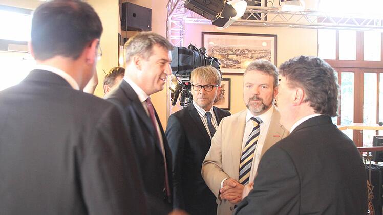 Bei der Begrüßung. Foto: Jürgen Gärtner