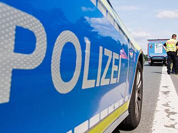 Gr&ouml;&szlig;ere Verkehrsbehinderungen nach geplatztem Reifen auf der A9 und Unfall auf der A3 bei Feucht