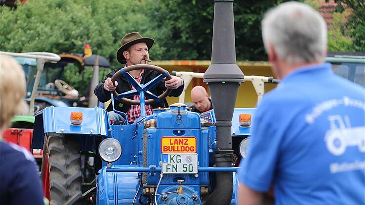 Ein Gast mit Zigarre