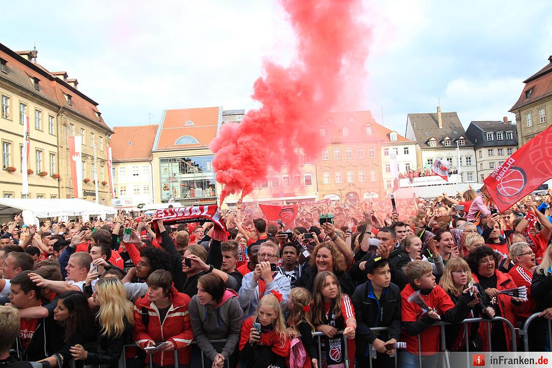 Meister-Party am Maxplatz