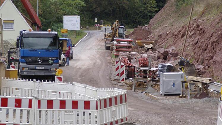 Die Baustelle zur Verlegung des "Schrenkbachs" und dessen Folgen sorgten für Diskussionen im Gemeinderat Aura.  Foto: Winfried Ehling