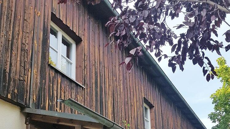 Die alte Schule soll auf Wunsch der Bramberger einen zweiten Eingang erhalten.  Fotos: Eckehard Kiesewetter