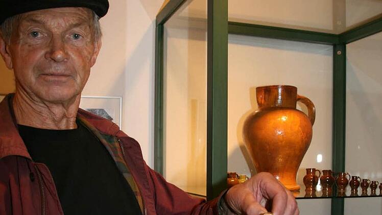 Heinz Schnauder war ein begnadeter Künstler. Er hat auch Puppengeschirr gefertigt für seine Ausstellung "In Liebe zu den kleinen Dingen". Foto: Archiv