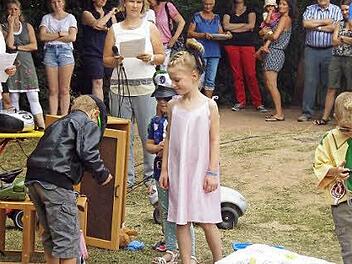 Den Einbruch in den Kindergarten spielten die Kinder beim Sommerfest des Kindergartens Poppenroth nach.  Foto: Kindergarten Poppenroth