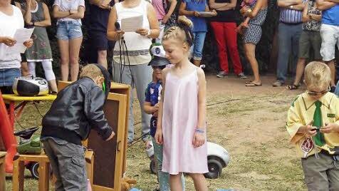 Den Einbruch in den Kindergarten spielten die Kinder beim Sommerfest des Kindergartens Poppenroth nach.  Foto: Kindergarten Poppenroth