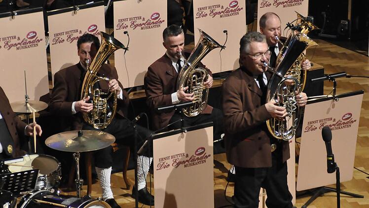 Die Egerländer Musikanten im Weißen Saal des Regentenbaus. Foto: Peter Klopf