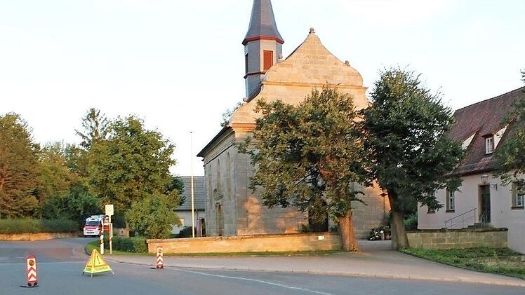 Fürs Bild von der Laufer Wehr nachgestellt: Die Absperrung wie vor über zwei Wochen. Foto: FFW Lauf
