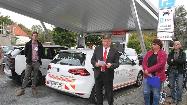 Mehr als 50 Interessierte kamen zum Treffpunkt Elektromobilität. Eingeladen hatten das Landratsamt Kulmbach und die  Energieagentur Nordbayern.  Foto: Sonny Adam