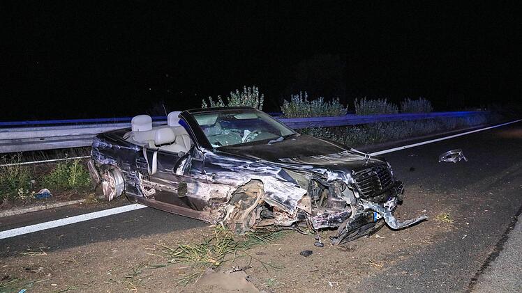 Zwei Männer wurden bei einem Unfall auf der A70 schwer verletzt. Foto: News5 / Merzbach