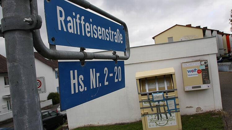 In der Garitzer Raiffeisenstraße steht nach wie vor der Container auf dem Grundstück der Familie Ebert. Foto: Ralf Ruppert