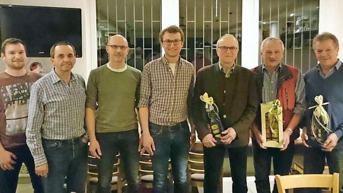Der neue Vorstand der Jagdgenossenschaft Ködnitz (von links) Beisitzer Bernd Kortschack, stellvertretender Vorsitzender Heinz Mösch, Beisitzer Jörg Wollnik, der neue Vorsitzende Michael Sack, sein Vorgänger Gerhard Sack, Kassenverwalter Hermann Popp und der bisherige Beisitzer Reinhard Heisinger. Fotos: Werner Reißaus