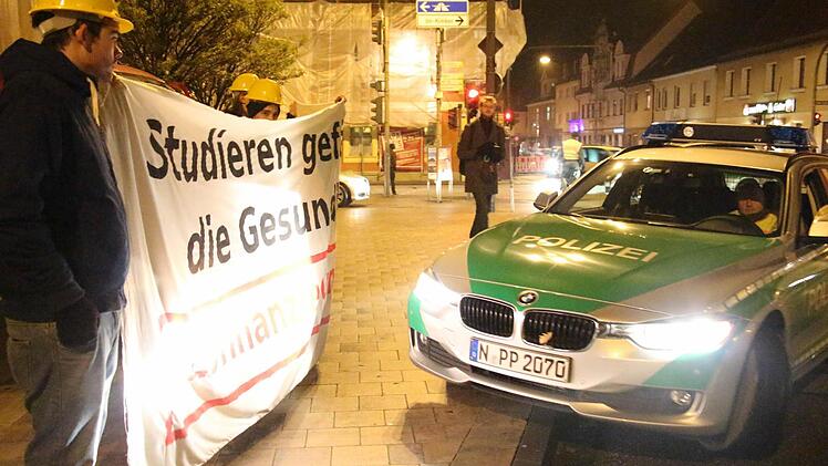 Studentendemonstration gegen die Baumängel an der Philosophischen Fakultät der Universität in Erlangen. Foto: Christian Bauriedel