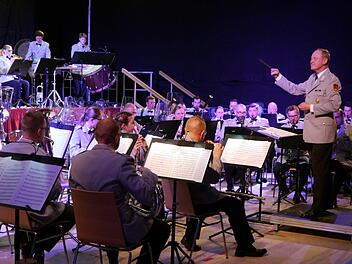 Ein Benefizkonzert spielte das  Heeresmusikkorps Veitshöchheim in der Schondratalhalle. Foto: Oswald Türbl