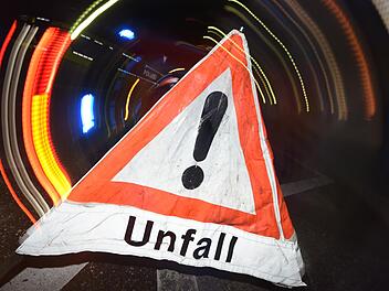 Ein 18-j&auml;hriger Fahranf&auml;nger missachtete am Dienstag in Hof ein Stoppschild - es kam zu einem Unfall. Symbolfoto: Patrick Seeger/dpa