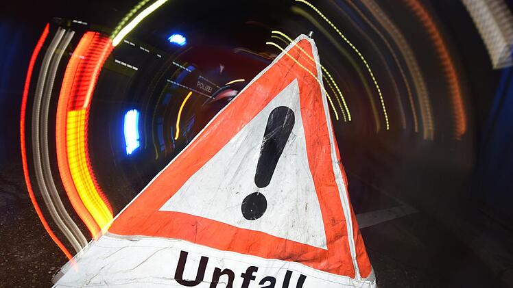 Ein 18-j&auml;hriger Fahranf&auml;nger missachtete am Dienstag in Hof ein Stoppschild - es kam zu einem Unfall. Symbolfoto: Patrick Seeger/dpa