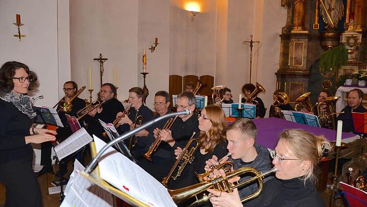 Der Posaunenchor aus Wannbach war einer der Gruppen, die das Publikum auf Weihnachten einstimmte.  Fotos: Wilfried Roppelt