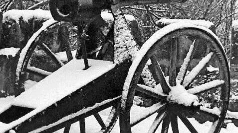 Eine sagenhafte Geschichte rankt sich um die Altenburgkanone, die 1953 wieder zum Einsatz kam. Foto: Archiv Bauer