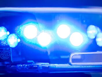 Autofahrer (20) missbraucht Blaulicht auf A7 - Polizei ermittelt