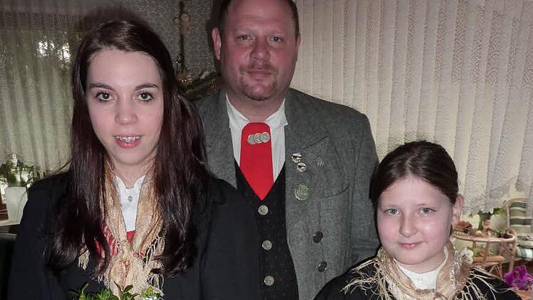 Eine Gruppe der Haiger "Pfefferer" mit Betreuer Matthias Lifka sowie Christin und Anna Lifka (rechts).  Foto: Gerd Fleischmann