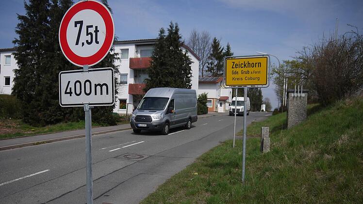 Ein Schleichweg, der wenig Zeitvorteil mit sich bringt: Die für schwere Fahrzeuge gesperrte Ortsdurchfahrt von Zeickhorn. Foto: Berthold Köhler