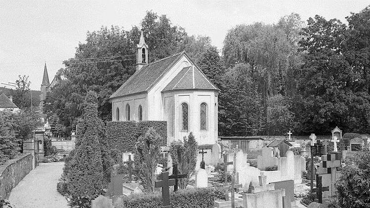 Die alte Friedhofskapelle wurde 1967 abgerissen. Stadtarchiv/Gerhard Fuhrmann
