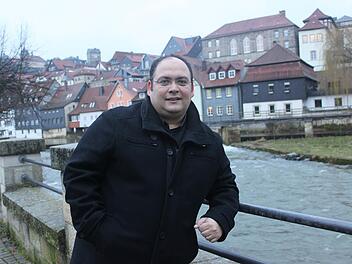 Serkan Kemah wohnt mittlerweile in Kronach. Der Frankenwald ist für den 40-Jährigen mit türkischen Wurzeln längst Heimat geworden. Foto: Veronika Schadeck