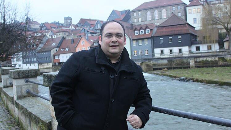 Serkan Kemah wohnt mittlerweile in Kronach. Der Frankenwald ist für den 40-Jährigen mit türkischen Wurzeln längst Heimat geworden. Foto: Veronika Schadeck