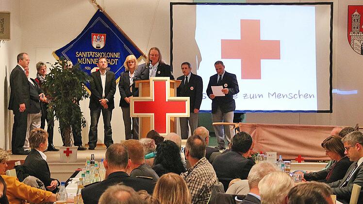 Verdiente und langjährige Mitglieder des Roten Kreuzes wurden bei der Jubiläumsfeier in der Alten Aula geehrt.  Foto: Dieter Britz