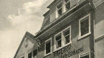 Diese Postkarte aus den 1930er Jahren zeigt die Ludwigstraße. Das heutige Café Ludwig befindet sich in dem Haus mit der Bank davor. Foto: Archiv Uschi Schmitz