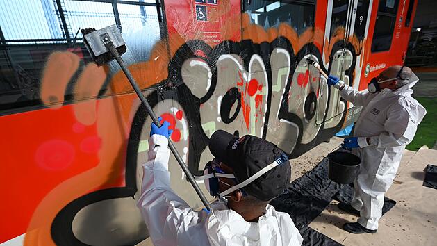 Graffiti-Entfernung bei der Bahn