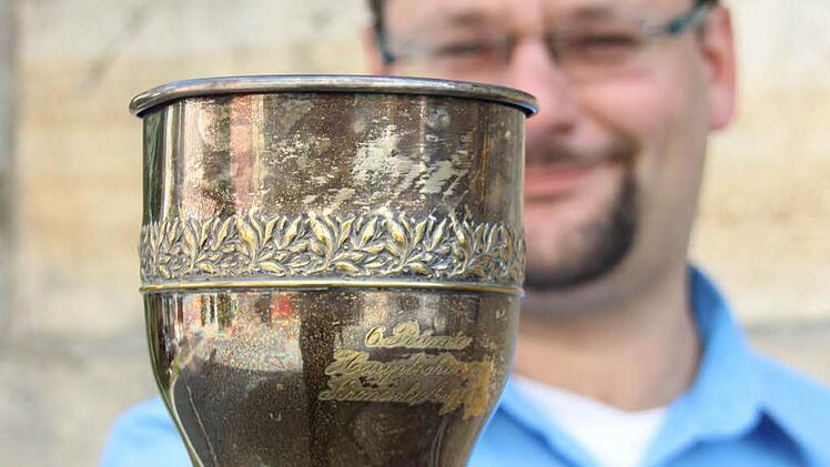 Stefan Wicklein mit dem Pokal. Foto: Marco Meißner