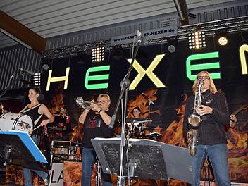Ihre Abschiedstournee haben die "Isartaler Hexen" begonnen und gastieren an diesem Samstag bei der Erntehelfer-Open-Air-Veranstaltung in Burgkunstadt.  Foto: Dieter Radziej