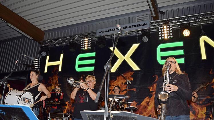 Ihre Abschiedstournee haben die "Isartaler Hexen" begonnen und gastieren an diesem Samstag bei der Erntehelfer-Open-Air-Veranstaltung in Burgkunstadt.  Foto: Dieter Radziej