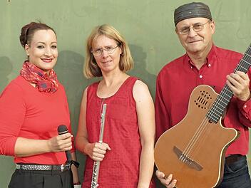 Die Gruppe "JanuEla & Alexandra" spielt am 4. Mai Stücke aus den Bereichen Pop, Jazz und Folklore.  Foto: PR