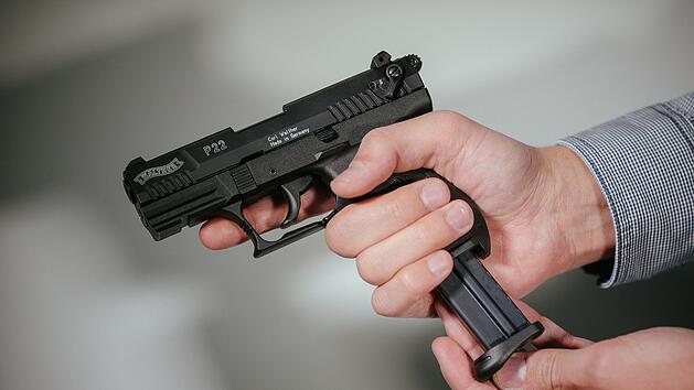N&uuml;rnberg: Mann spaziert mit Waffe durch die Innenstadt