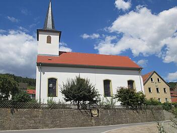 Eine Lücke klafft in der Finanzierung der Innen- und Außenrenovierung der Wirmsthaler Kirche. Wie ist die Last zu schultern?  Fotos: Winfried Ehling