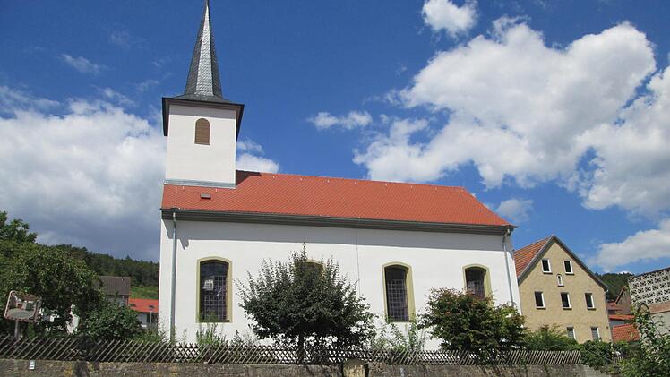 Eine Lücke klafft in der Finanzierung der Innen- und Außenrenovierung der Wirmsthaler Kirche. Wie ist die Last zu schultern?  Fotos: Winfried Ehling